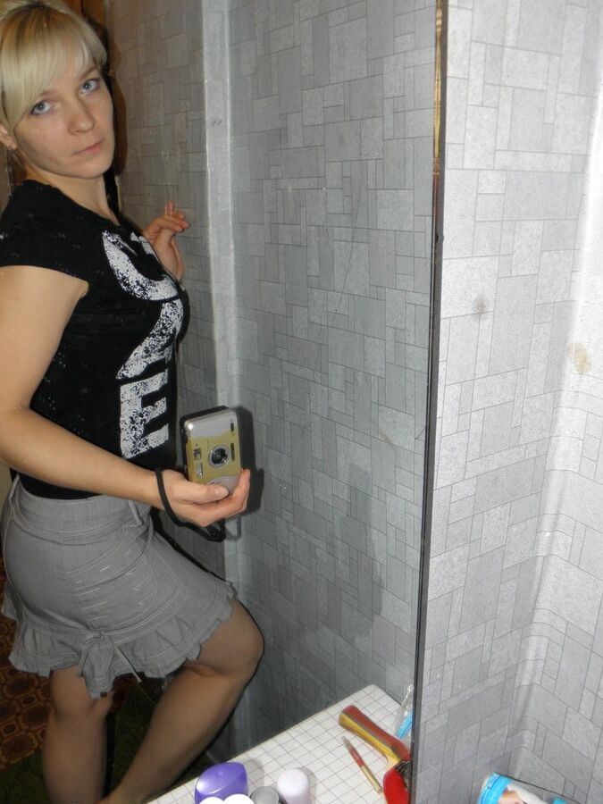 Aroused blonde hottie reveals her natural tits
