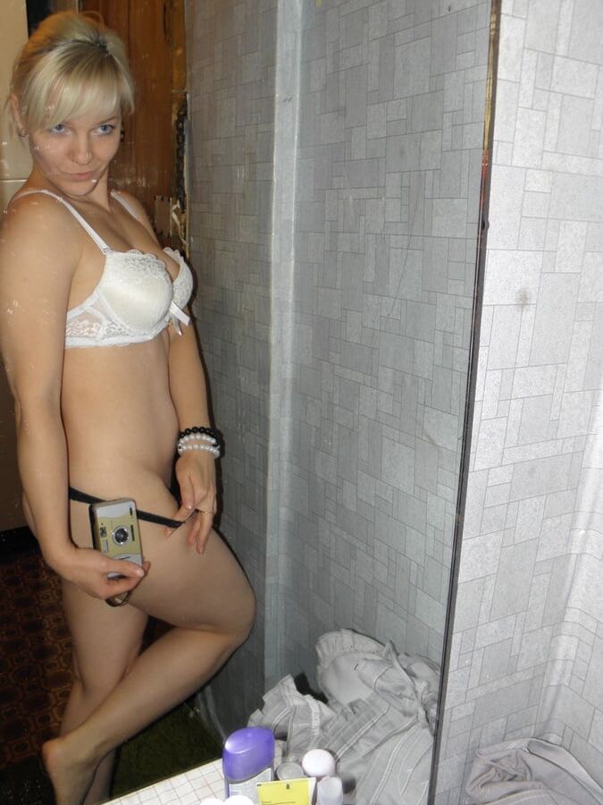 Aroused blonde hottie reveals her natural tits