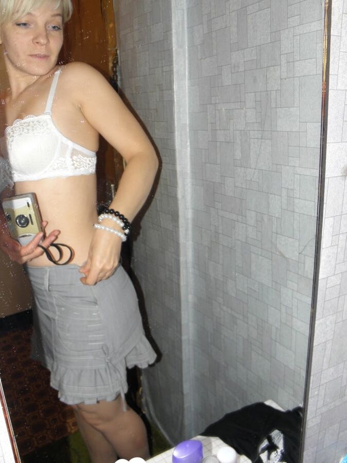 Aroused blonde hottie reveals her natural tits