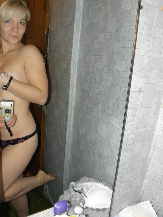Aroused blonde hottie reveals her natural tits