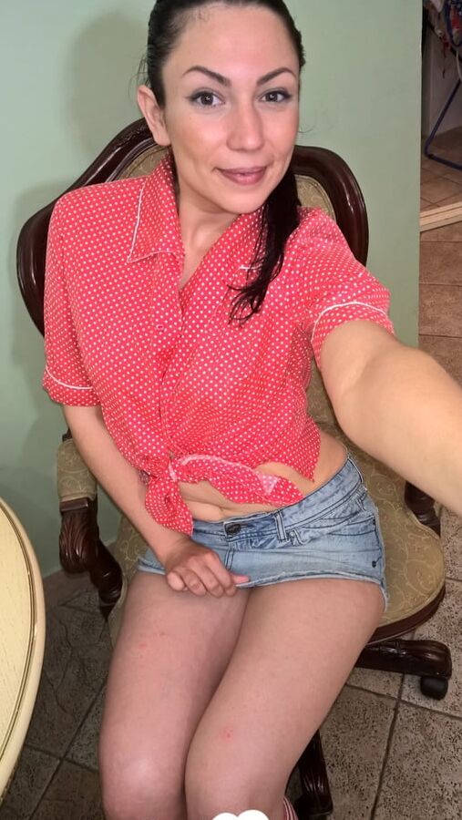 Bored single mom wants some of your attention