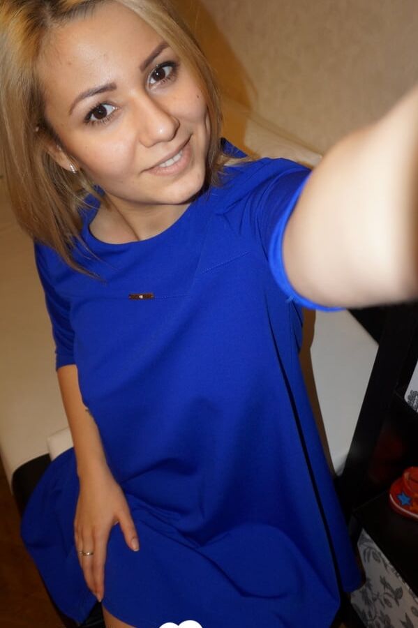 Amateur blonde with glasses exposes her naughty side