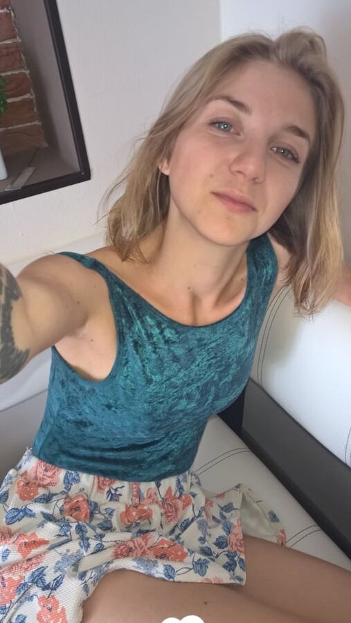 Housemaid fooling around at her master's house