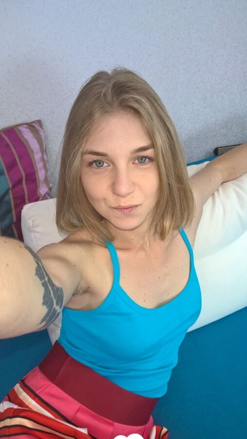 Housemaid fooling around at her master's house