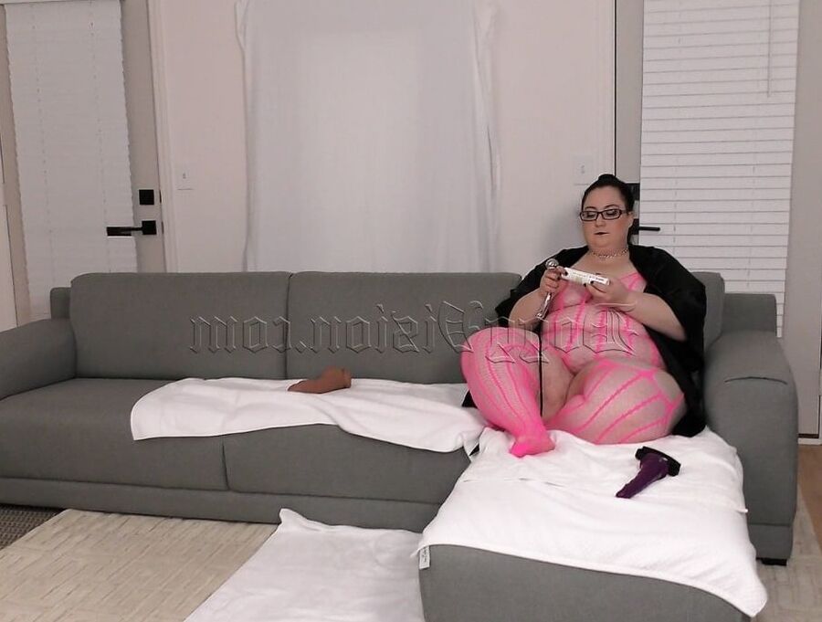 Fat Squirt Pussy Enjoys Sex Toys