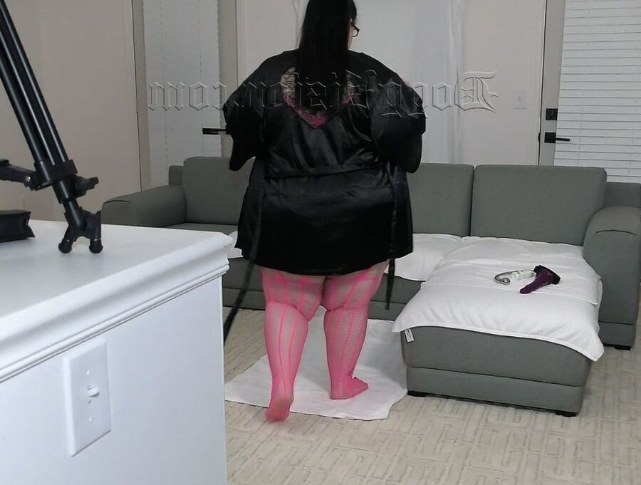 Fat Squirt Pussy Enjoys Sex Toys