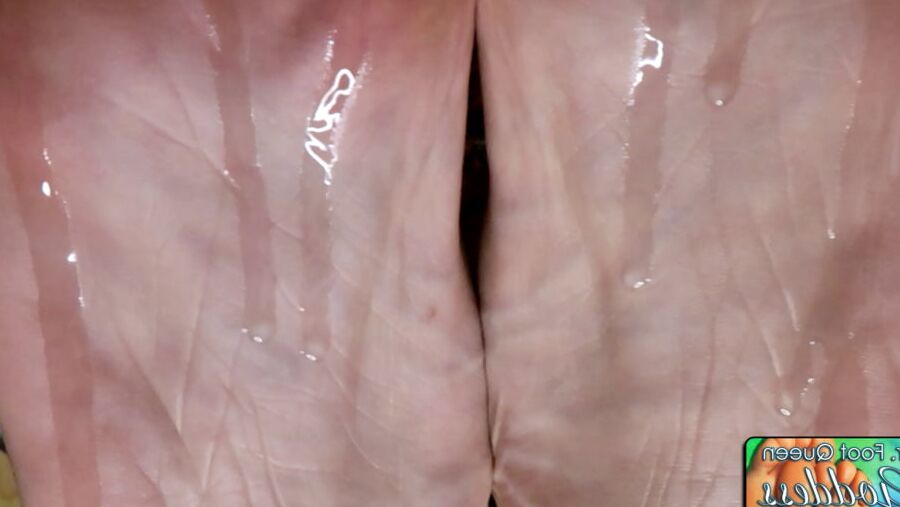 Wet Oil Sole Rub