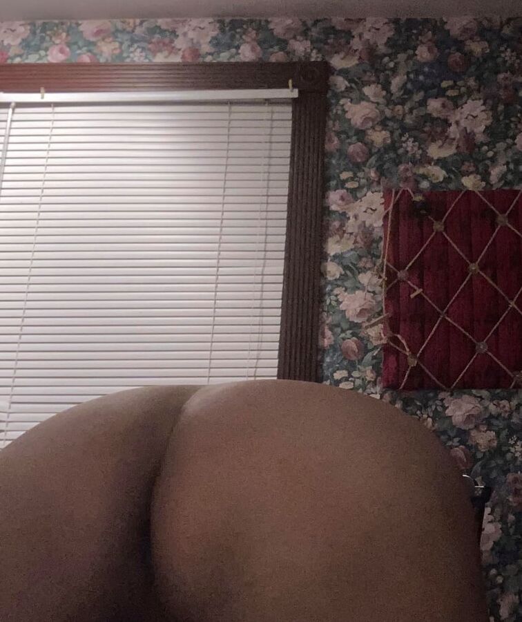 My ass is ready for fat cocks only.