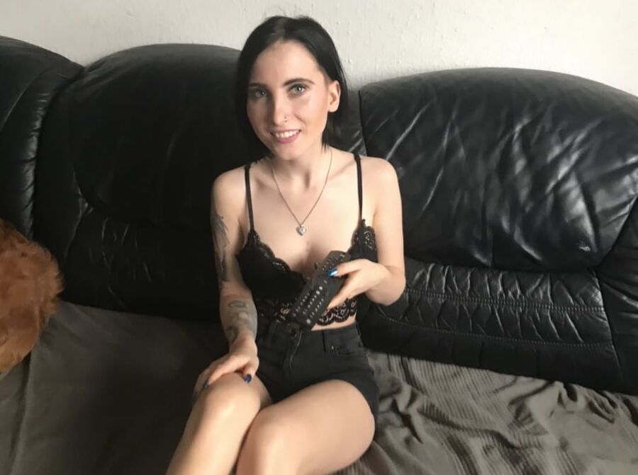Private Handy Pics Lou Nesbit. Lia Louise