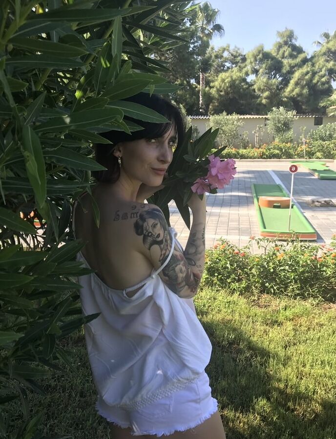 Private Handy Pics Lou Nesbit. Lia Louise