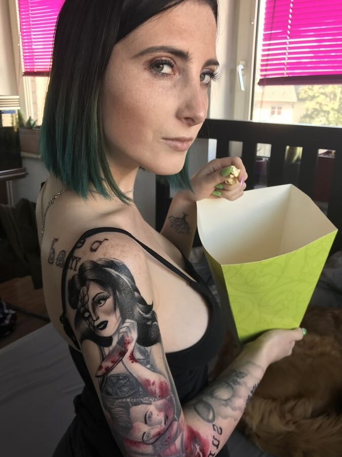 Private Handy Pics Lou Nesbit. Lia Louise
