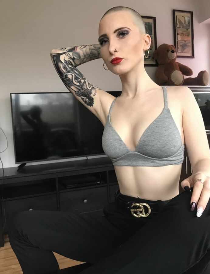 Private Handy Pics Lou Nesbit. Lia Louise
