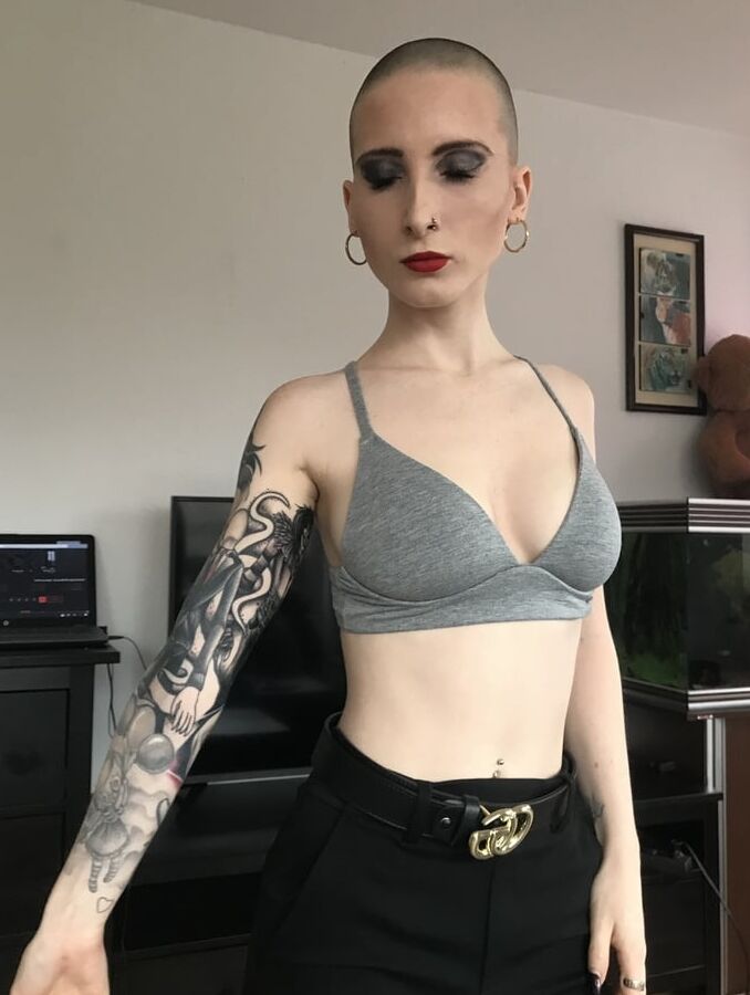 Private Handy Pics Lou Nesbit. Lia Louise