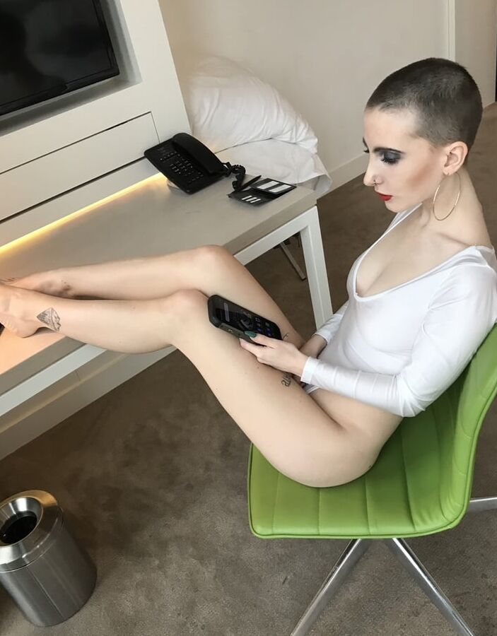 Private Handy Pics Lou Nesbit. Lia Louise