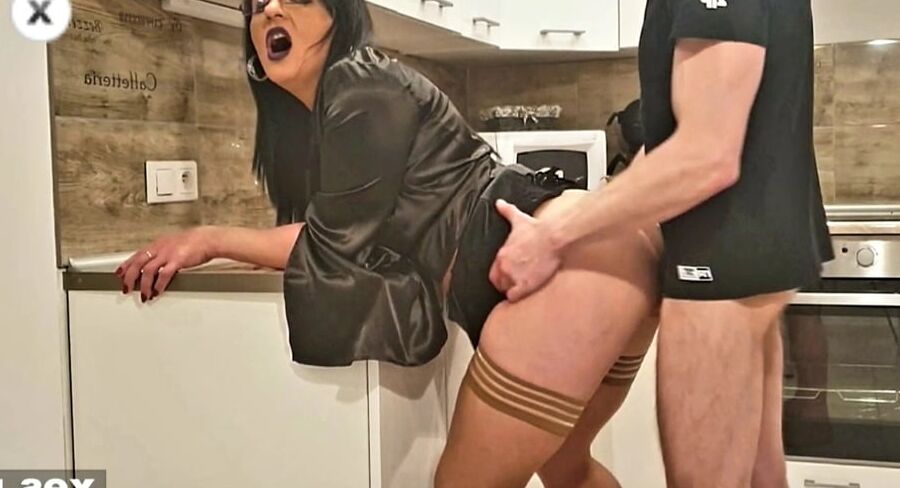 A visit from a sexy neighbor. Emili Aliston Xes.pl.