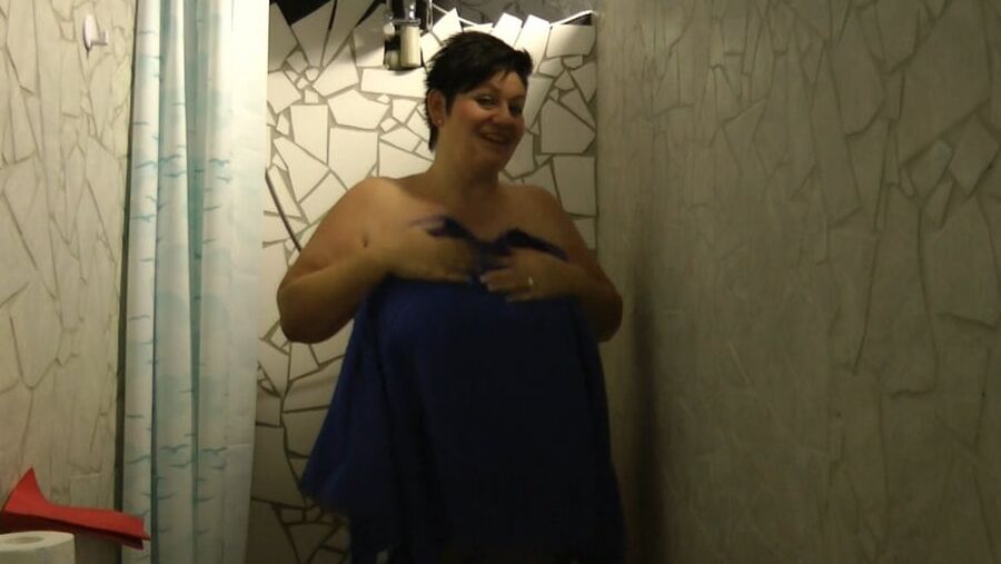 Annadevot - Golden Shower obscenity in the SHOWER