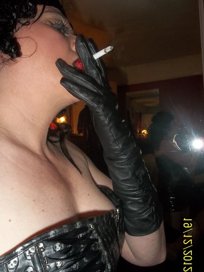 SHIRLEY SMOKING SPUNK SEX