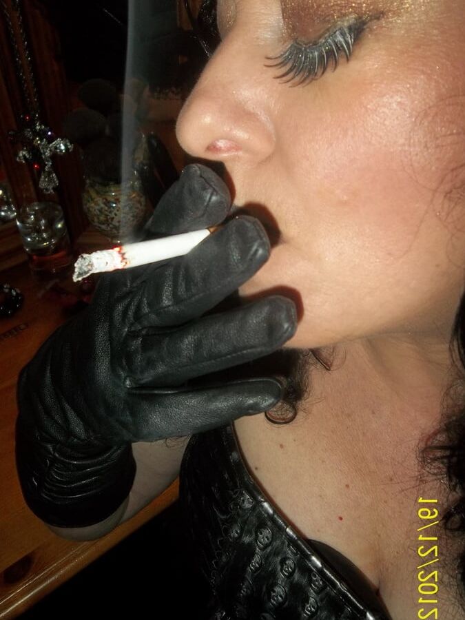 SHIRLEY SMOKING SPUNK SEX