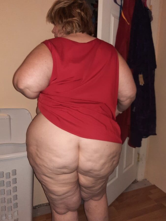 BBW Wife Sunday Morning Nudes