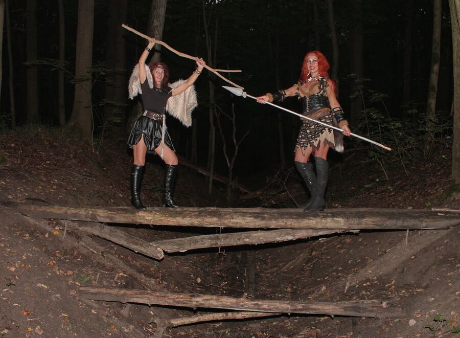 Savage Girls on Log together