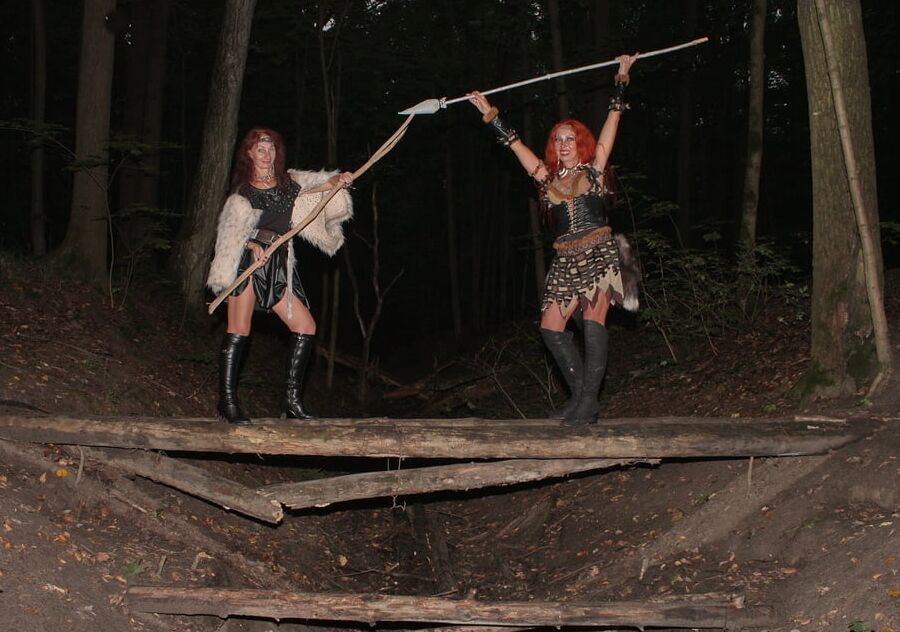 Savage Girls on Log together