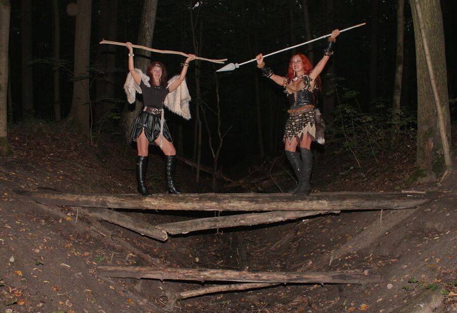 Savage Girls on Log together