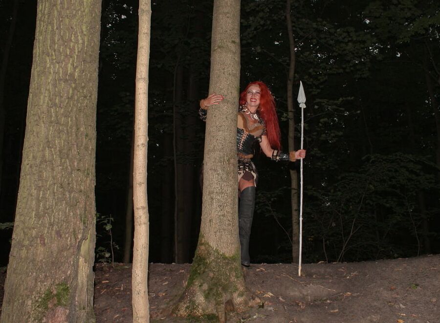 Savage Girls on Log together