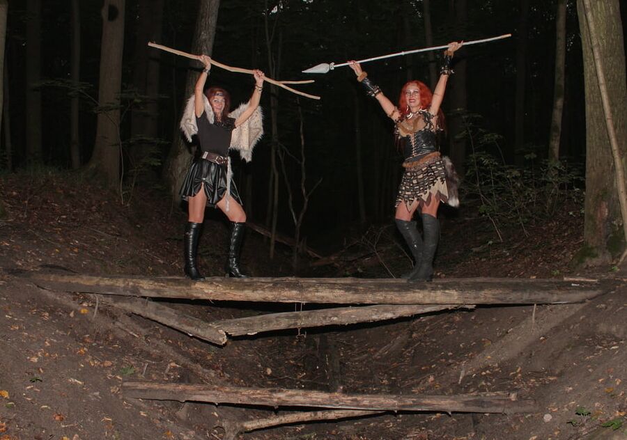 Savage Girls on Log together
