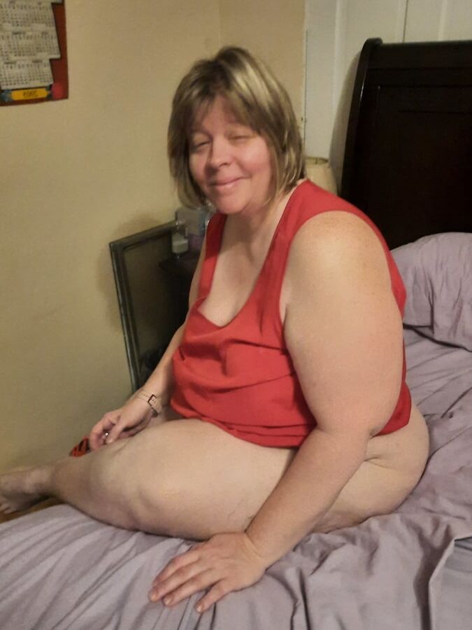 BBW Wife Sunday Morning Nudes