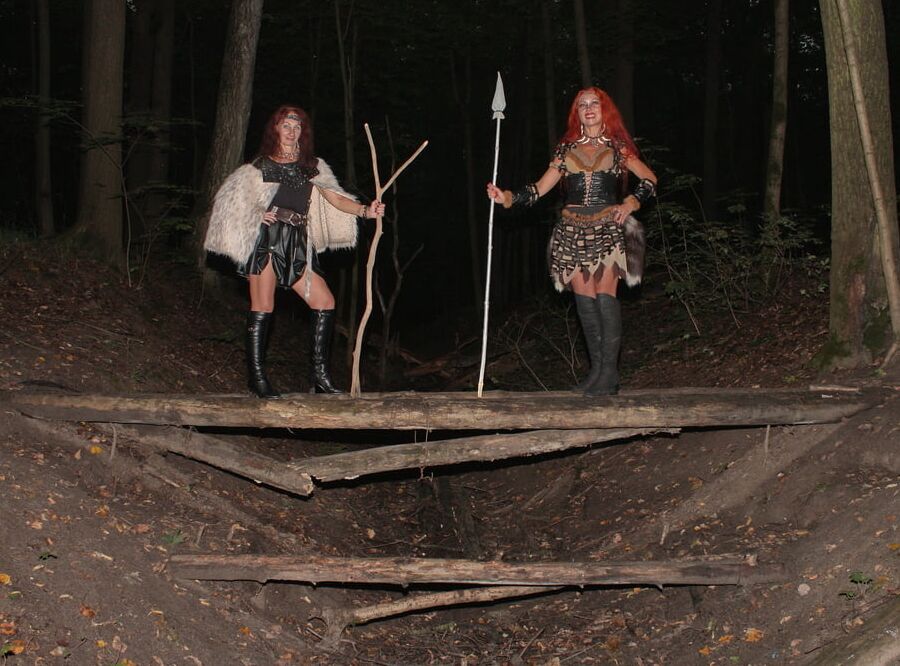 Savage Girls on Log together