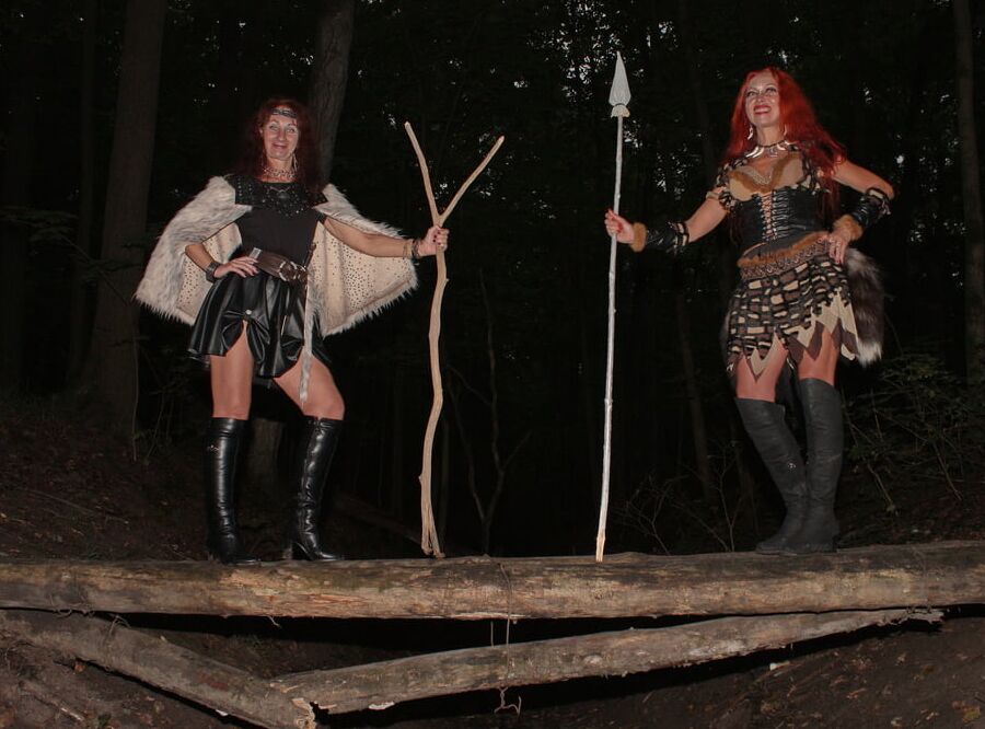 Savage Girls on Log together
