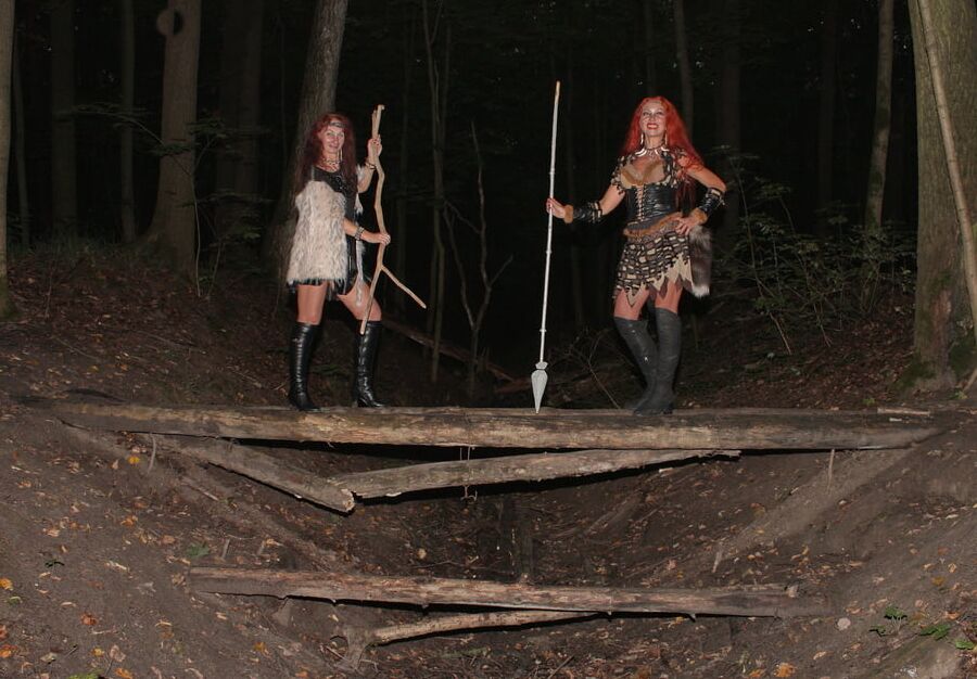 Savage Girls on Log together