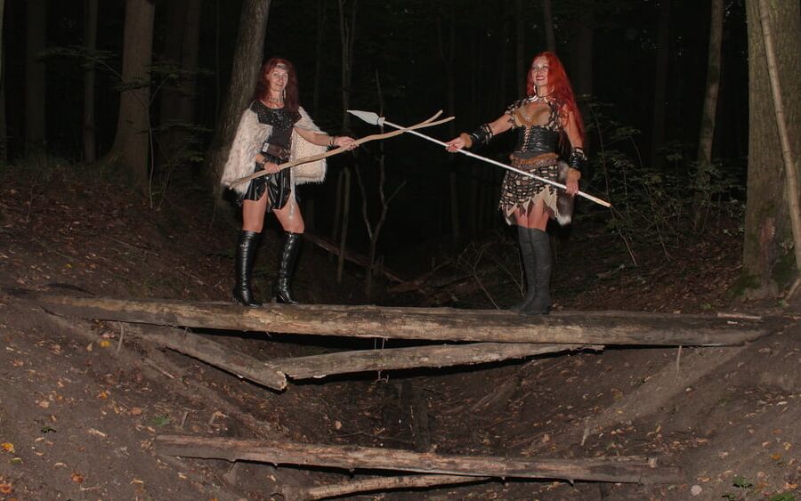 Savage Girls on Log together