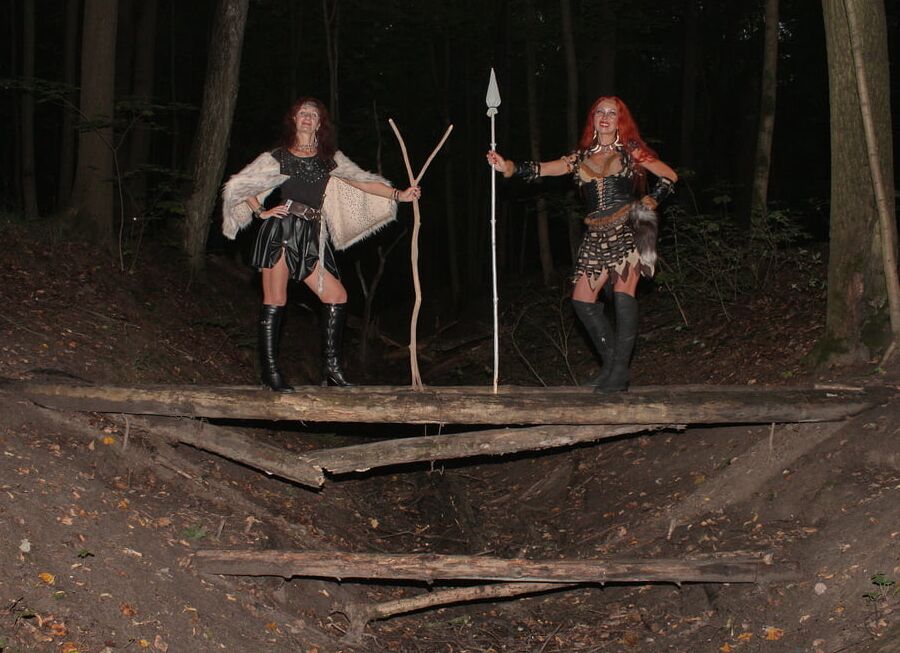Savage Girls on Log together
