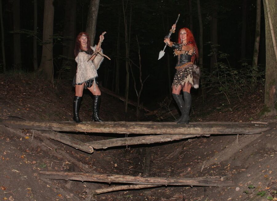 Savage Girls on Log together