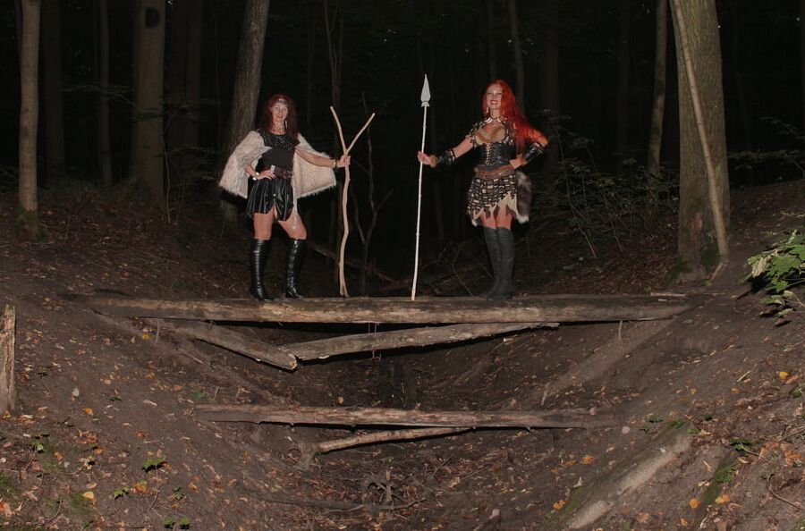 Savage Girls on Log together