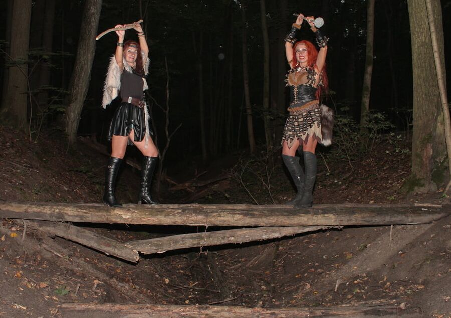 Savage Girls on Log together