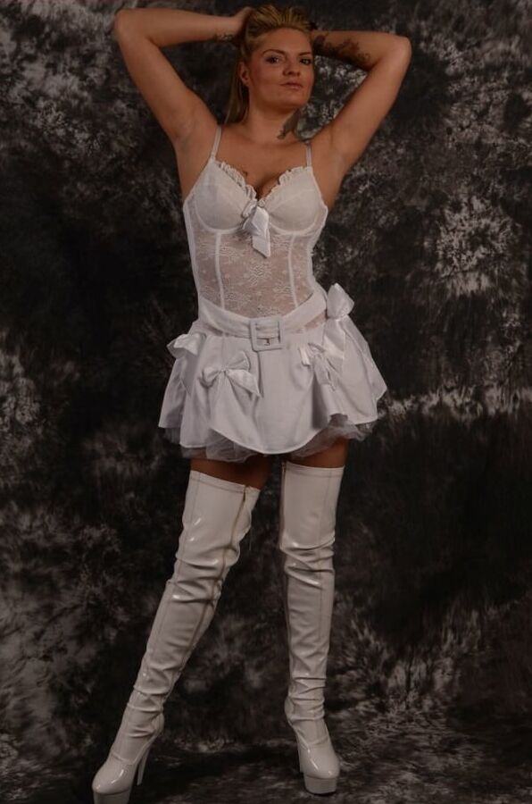 Photoshoot with Arabella May in different wedding dresses