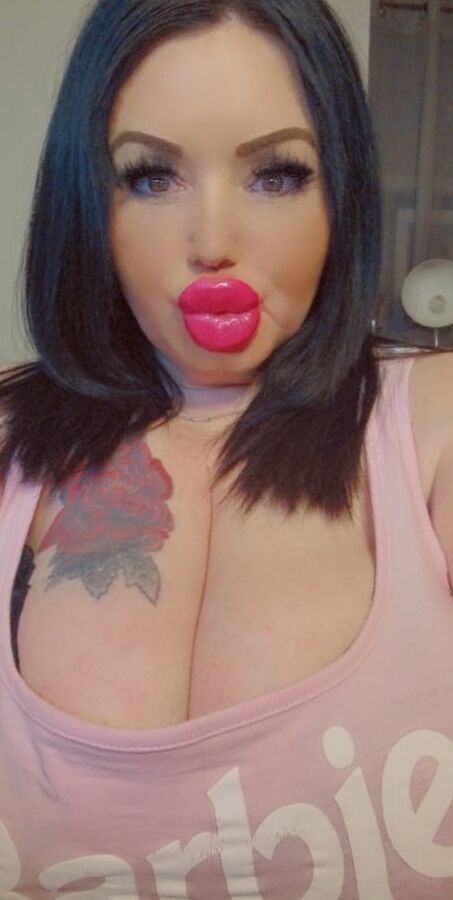 Onlyfans + webcam busty babe miamilf