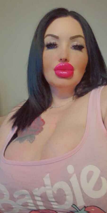 Onlyfans + webcam busty babe miamilf