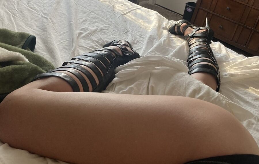 Sexy horny heels and legs