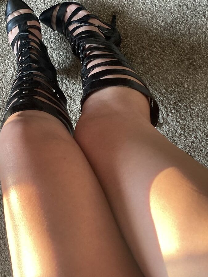 Sexy horny heels and legs