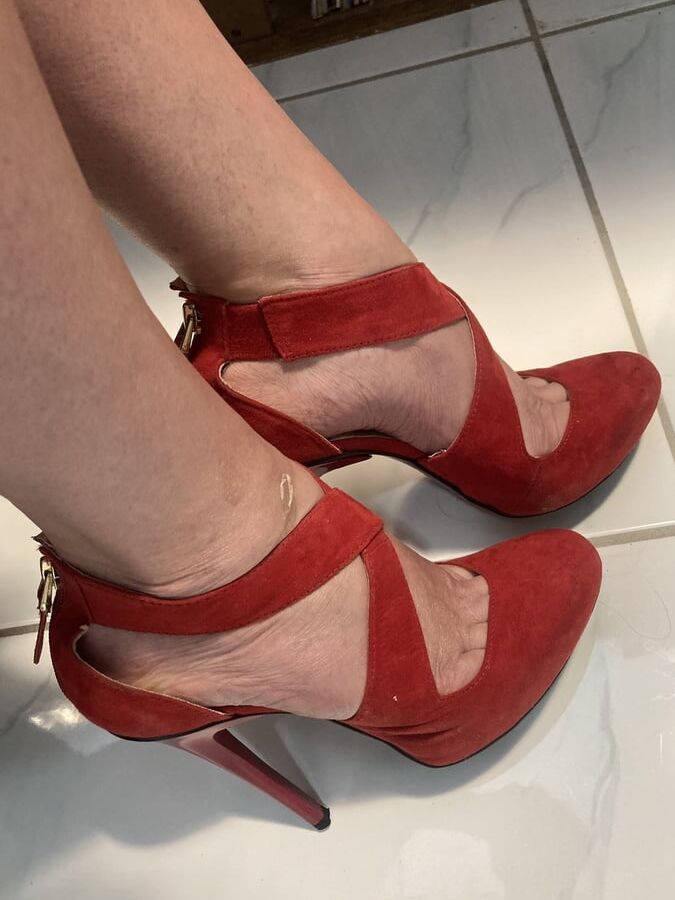 Sexy horny heels and legs