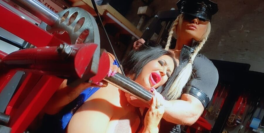 Nasty nympho mommy Mia