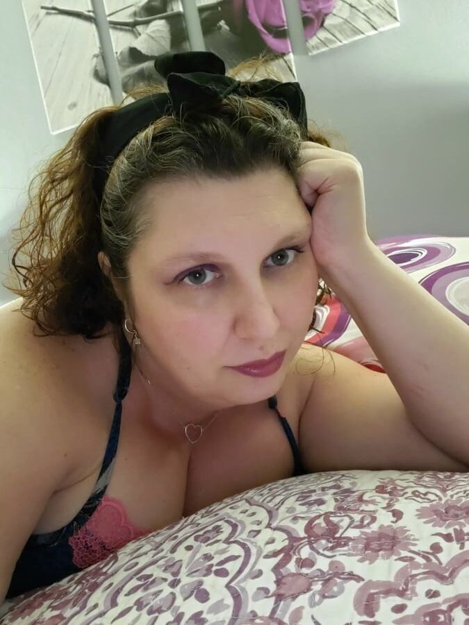 Waiting up - Daddy's girl all prettied up and waiting