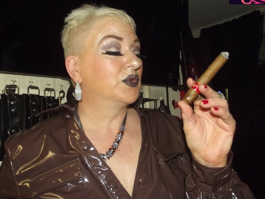 WHORE WHO LOVES SMOKING SEX