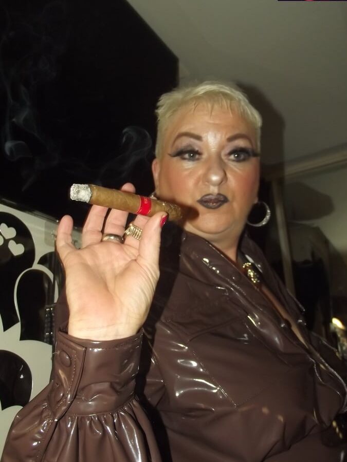 WHORE WHO LOVES SMOKING SEX