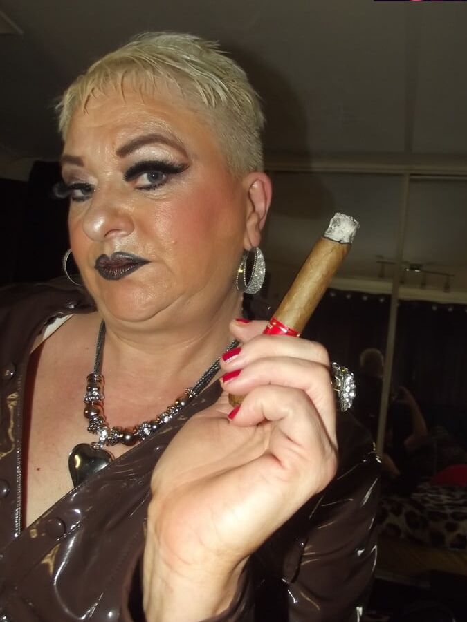 WHORE WHO LOVES SMOKING SEX