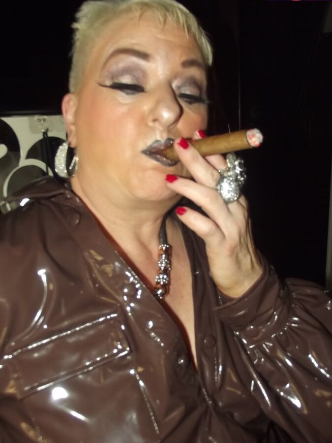 WHORE WHO LOVES SMOKING SEX
