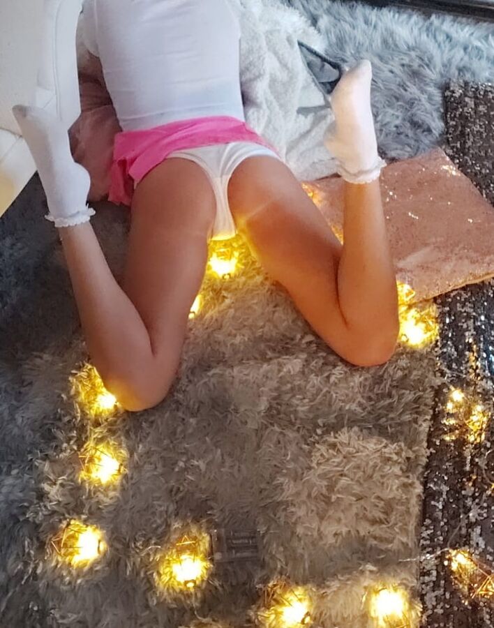Cheeeeekymissy pink mini and white panties
